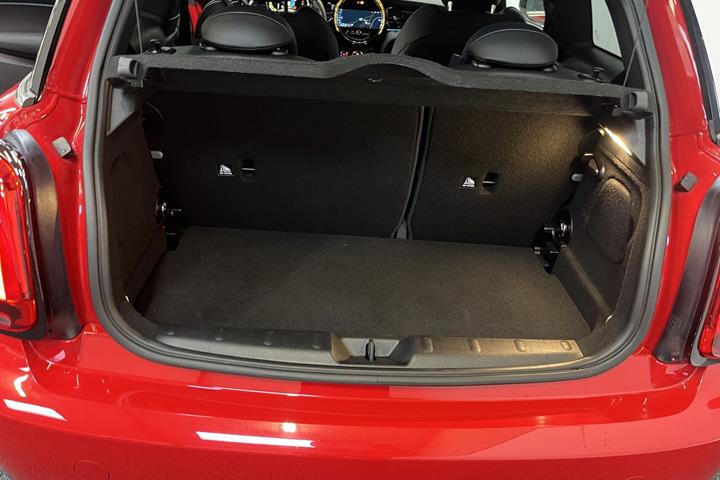 Rød Mini Cooper fra 2023