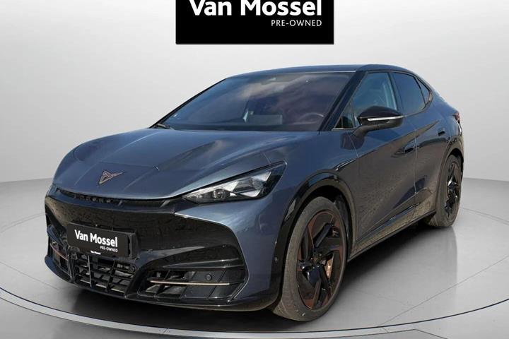 Blå Cupra Tavascan fra 2024 set udefra