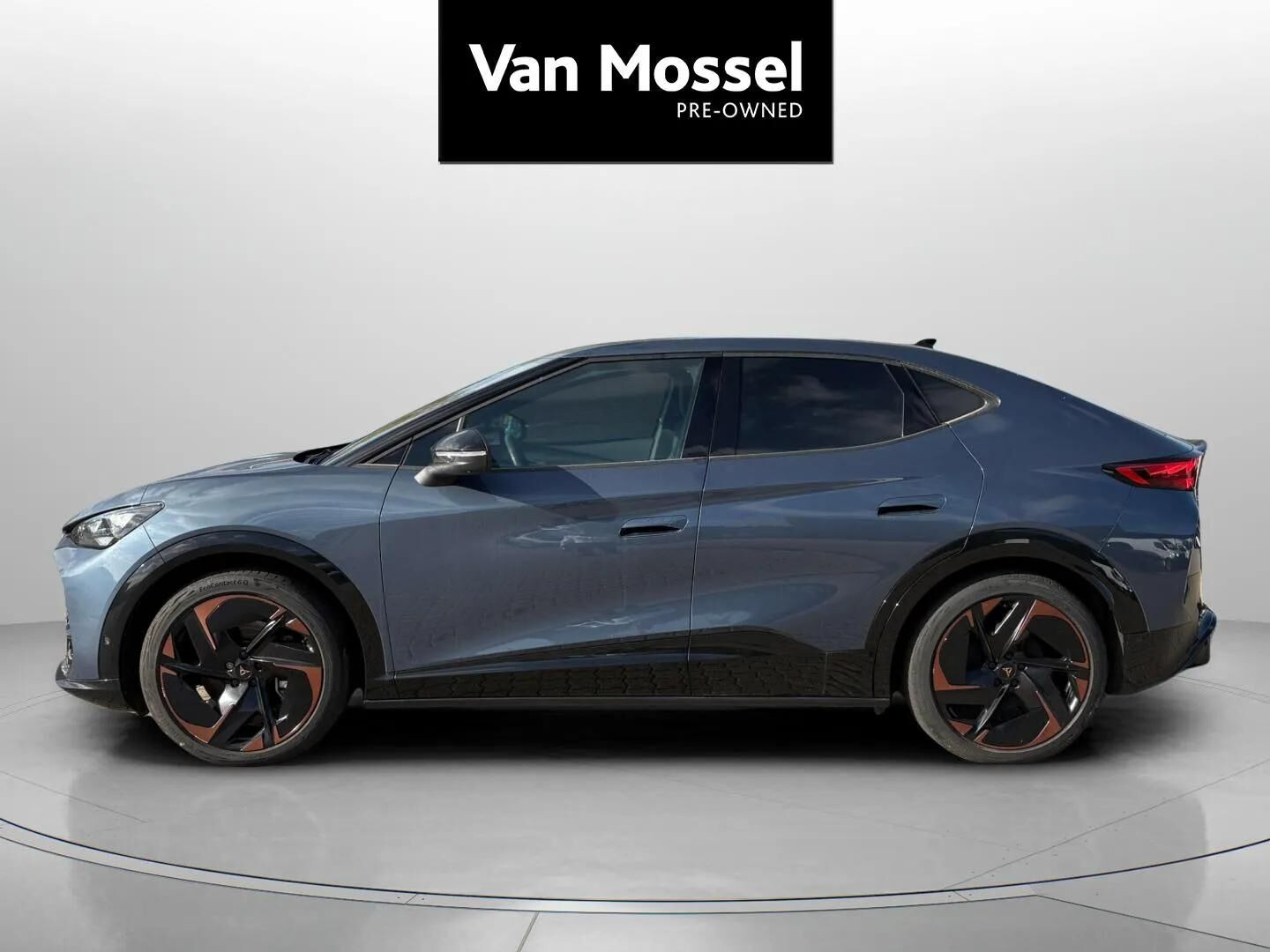 Blå Cupra Tavascan fra 2024