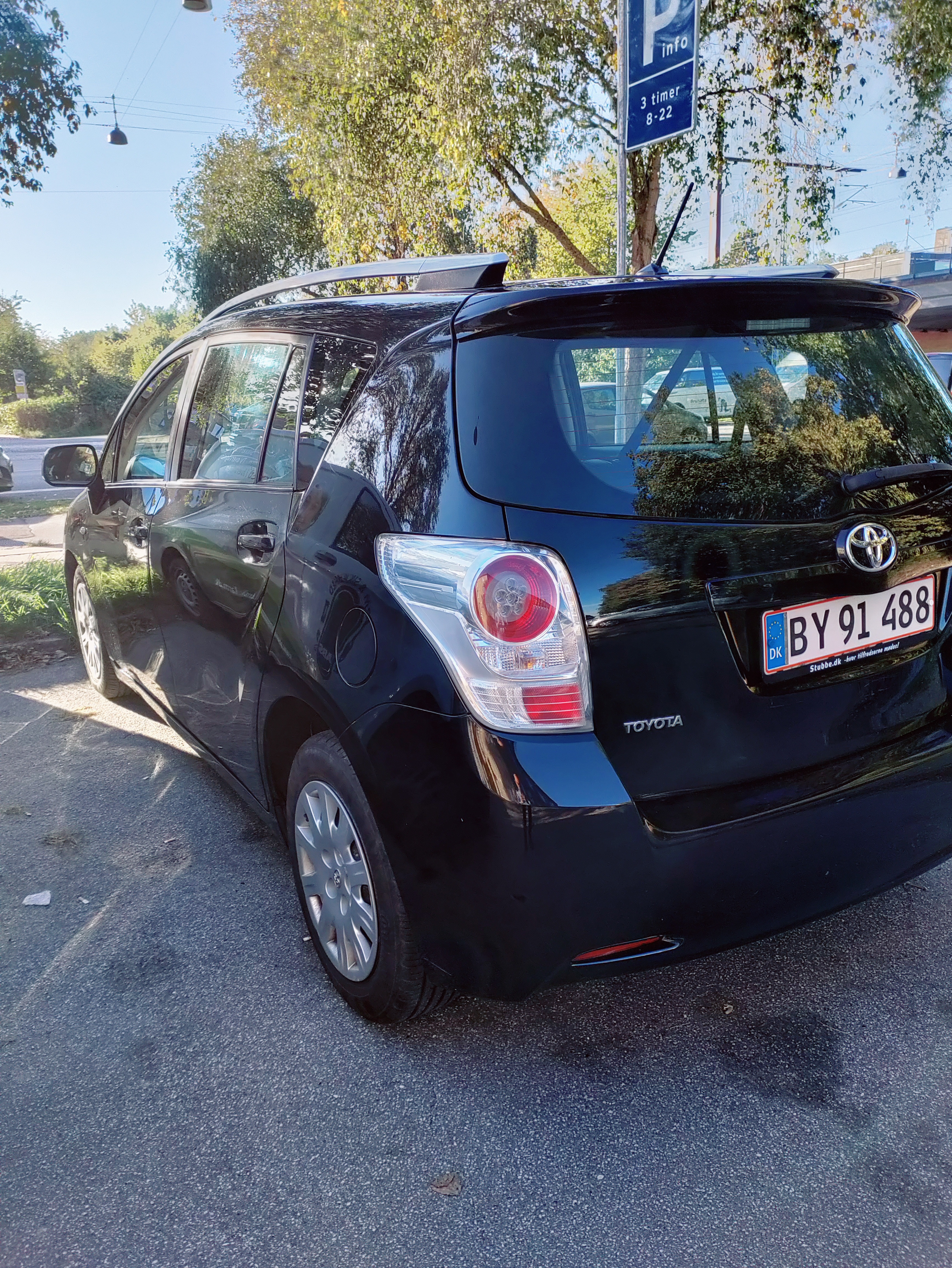 Sort Toyota Verso fra 2010