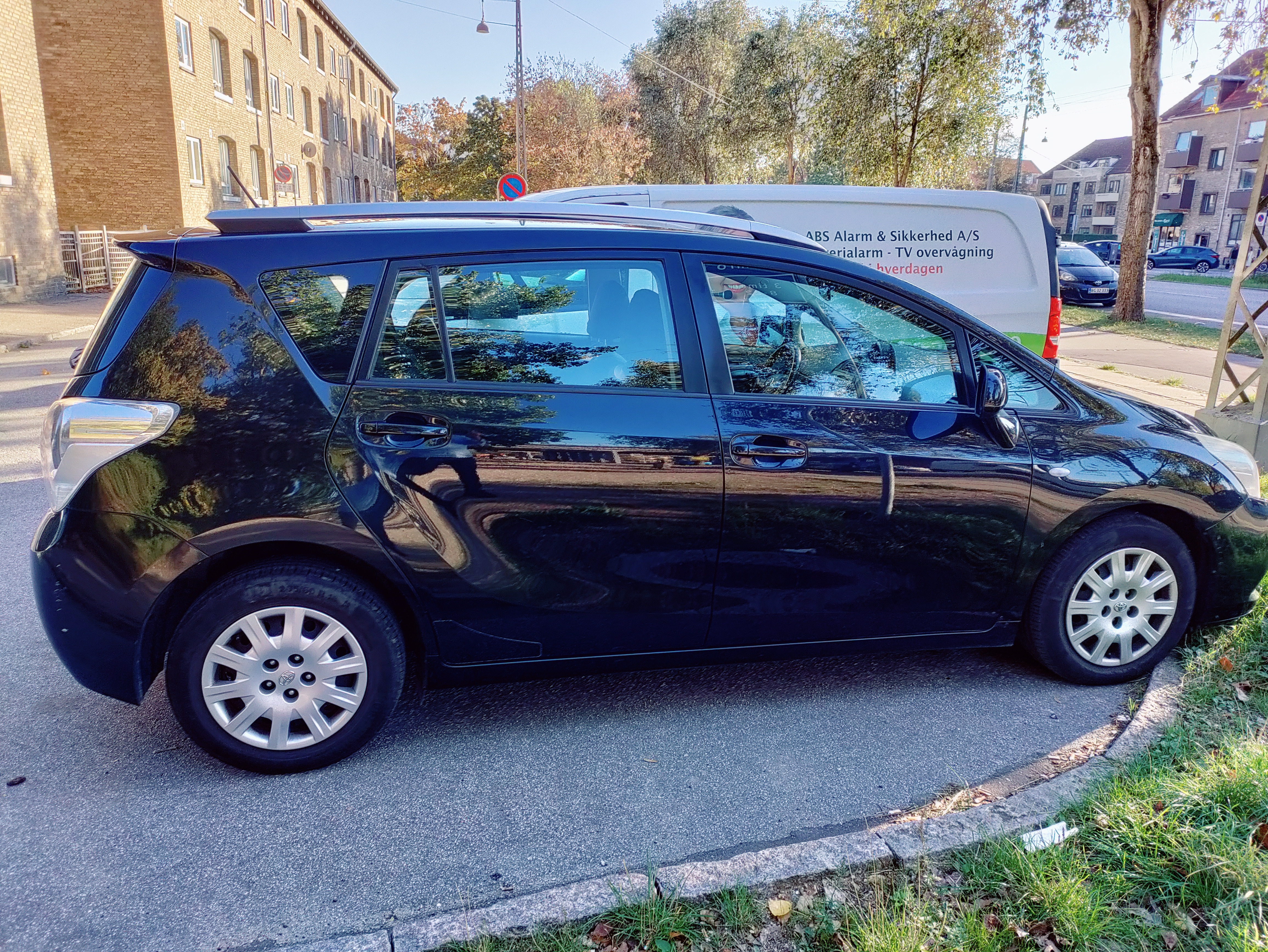 Sort Toyota Verso fra 2010