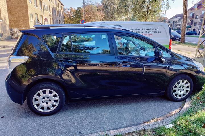 Sort Toyota Verso fra 2010