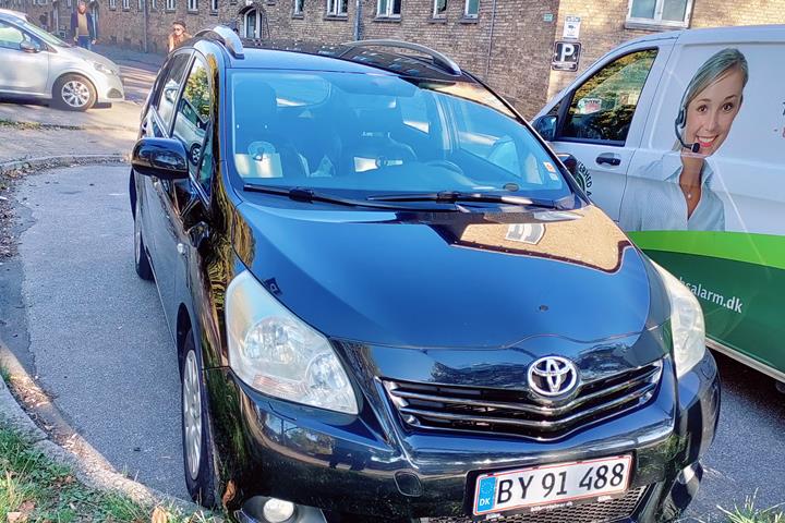 Sort Toyota Verso fra 2010