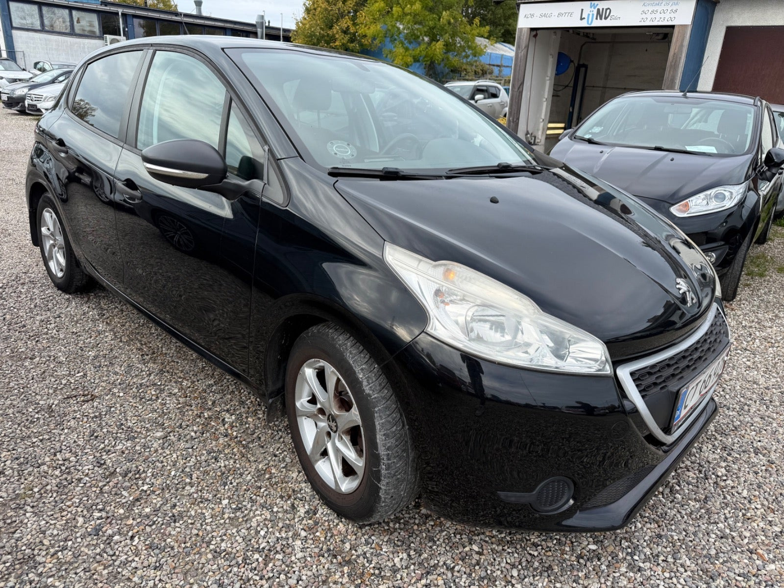 Sort Peugeot 208 fra 2012