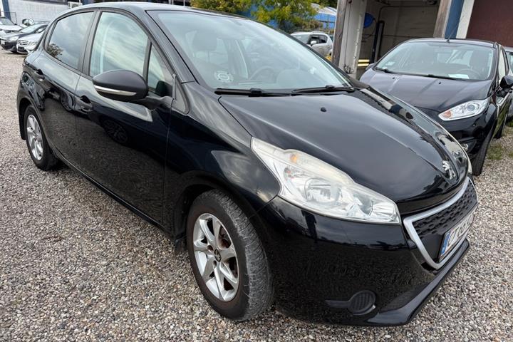 Sort Peugeot 208 fra 2012