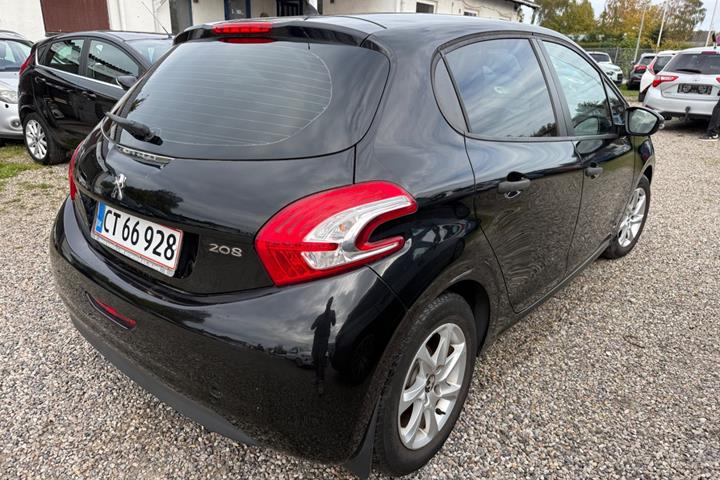 Sort Peugeot 208 fra 2012