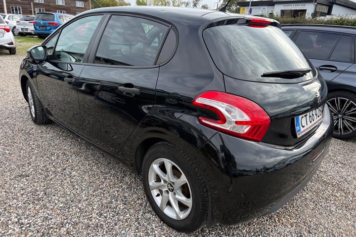 Sort Peugeot 208 fra 2012