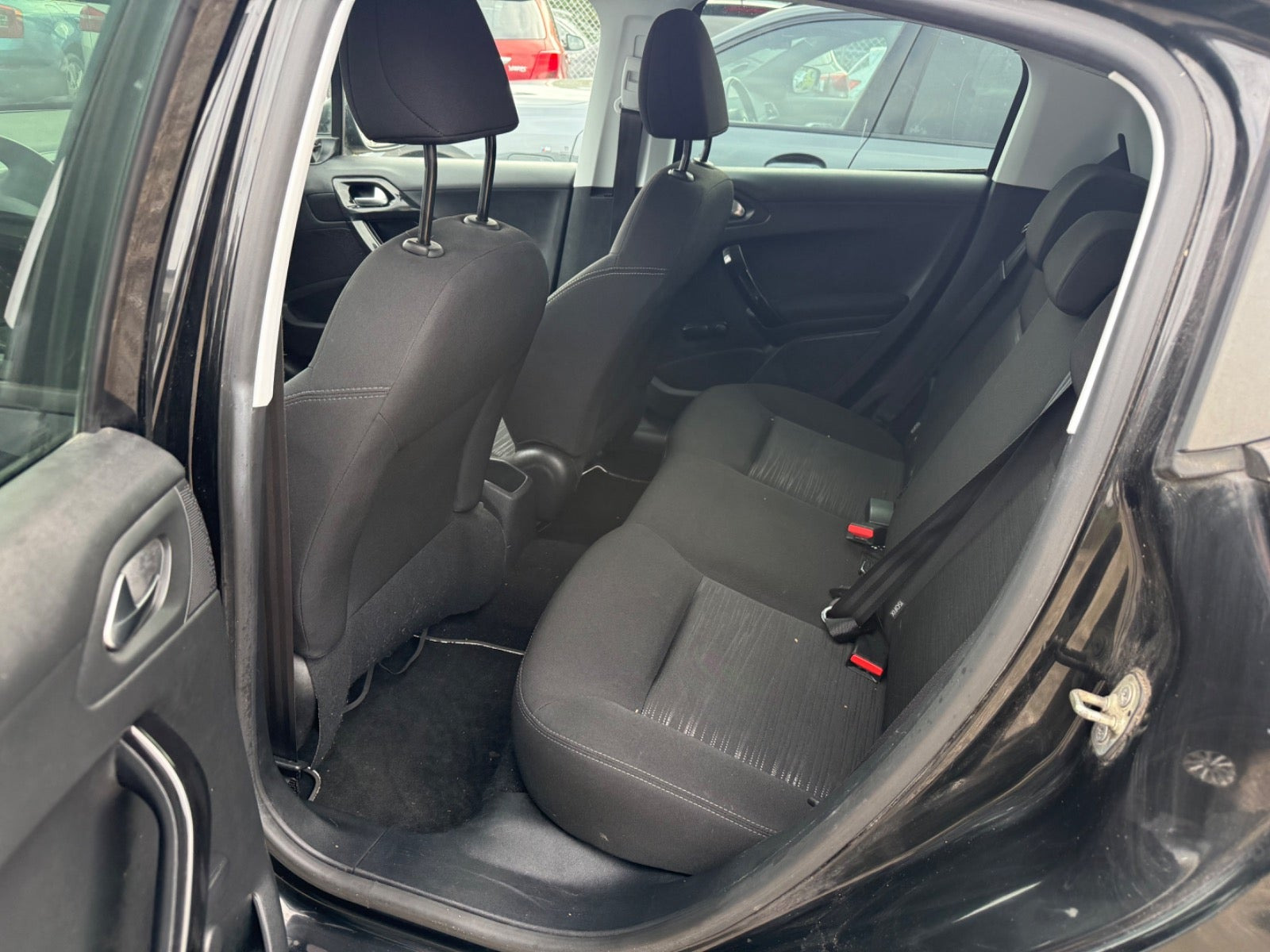 Sort Peugeot 208 fra 2012