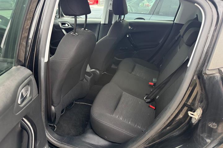Sort Peugeot 208 fra 2012