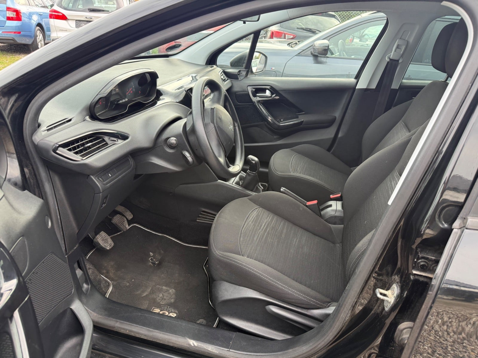 Sort Peugeot 208 fra 2012