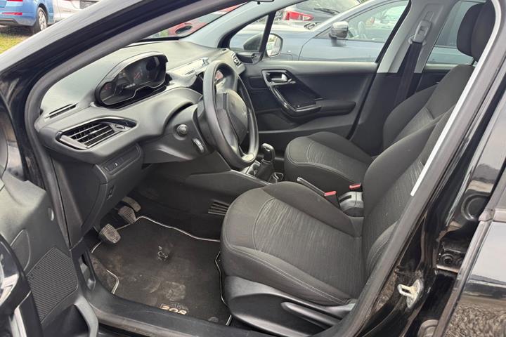 Sort Peugeot 208 fra 2012