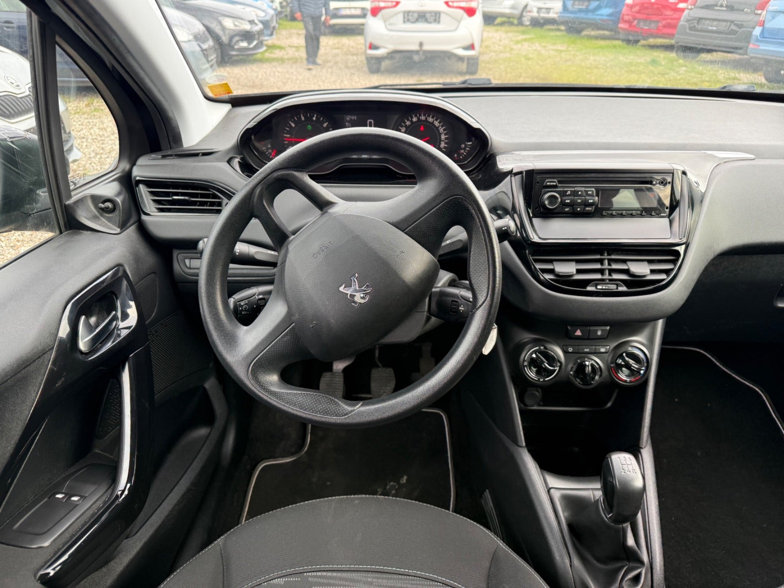 Sort Peugeot 208 fra 2012