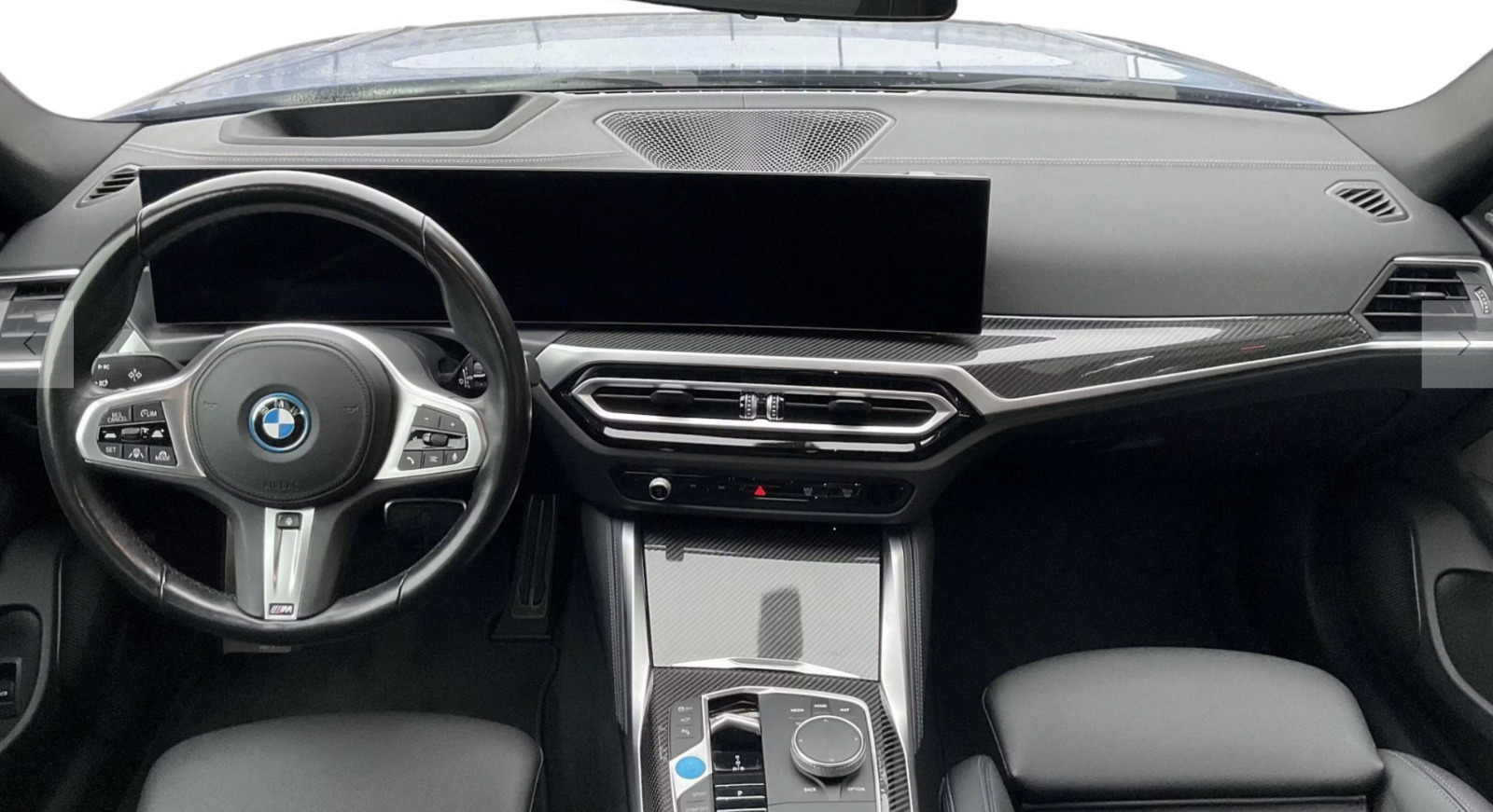 Blå BMW i4 fra 2024