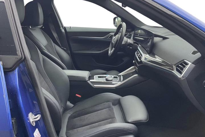 Blå BMW i4 fra 2024
