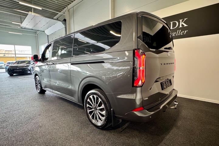 Grå Ford Tourneo Custom 340 L2 fra 2024
