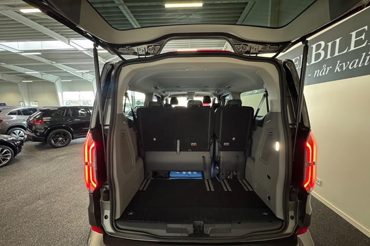 Grå Ford Tourneo Custom 340 L2 fra 2024
