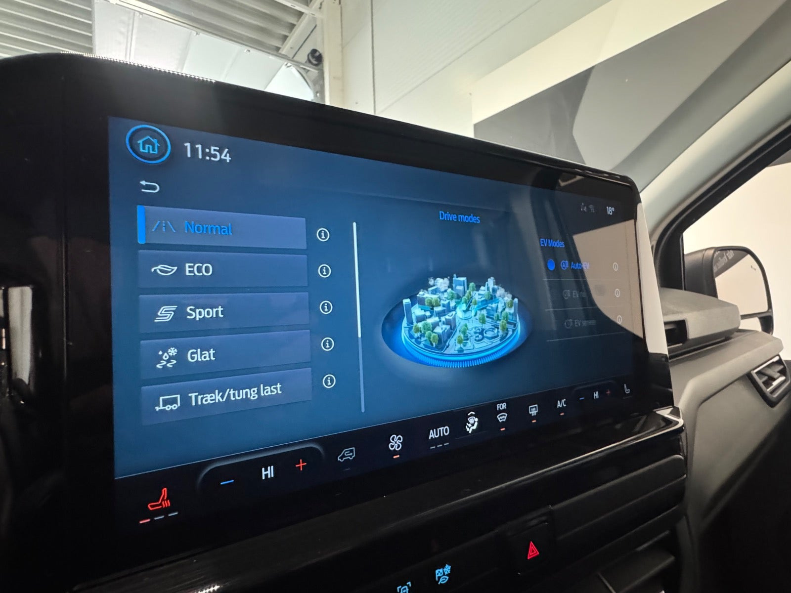 Grå Ford Tourneo Custom 340 L2 fra 2024
