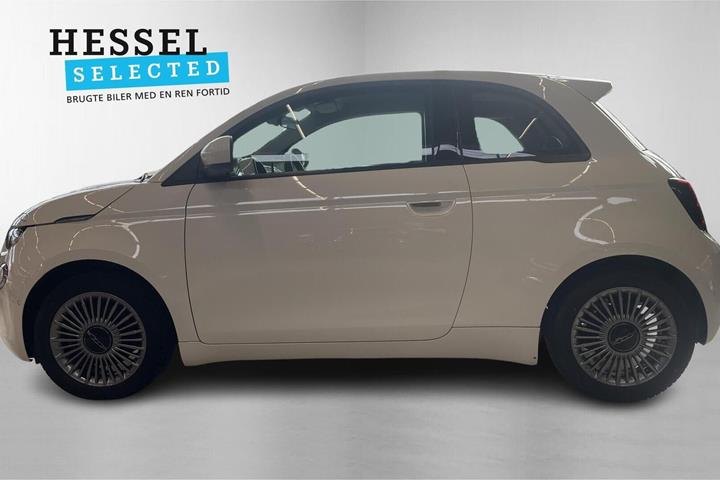 Hvid Fiat 500e fra 2024