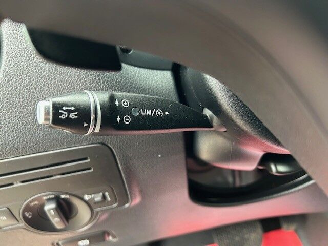Rød Mercedes Vito 119 fra 2021