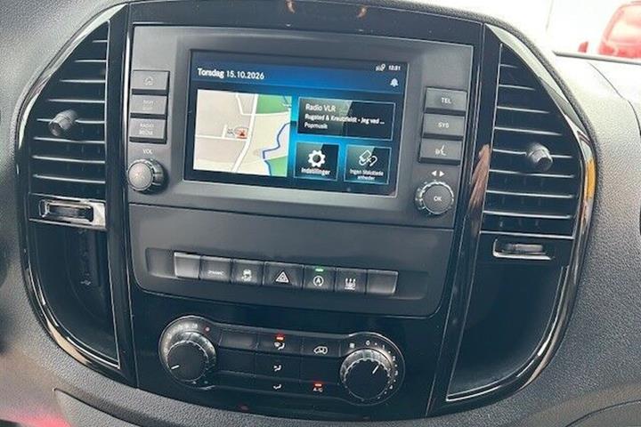 Rød Mercedes Vito 119 fra 2021