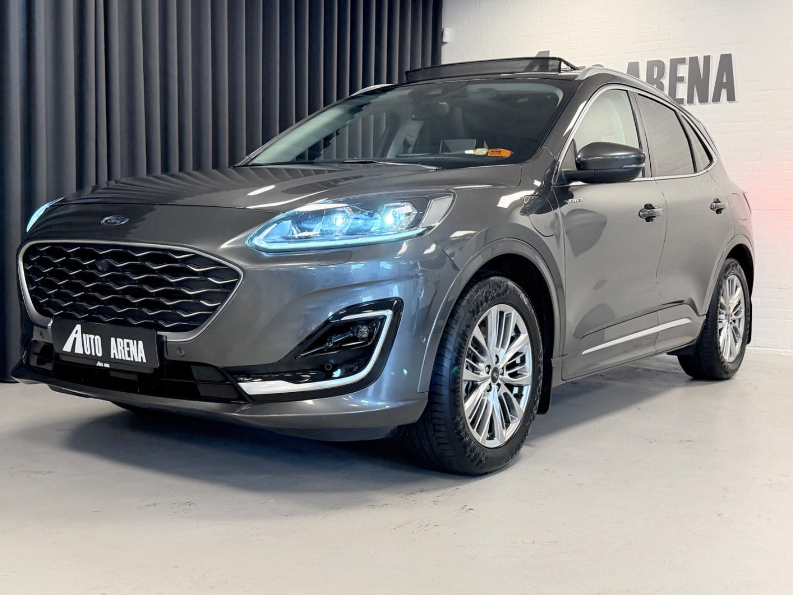 Grå Ford Kuga fra 2020