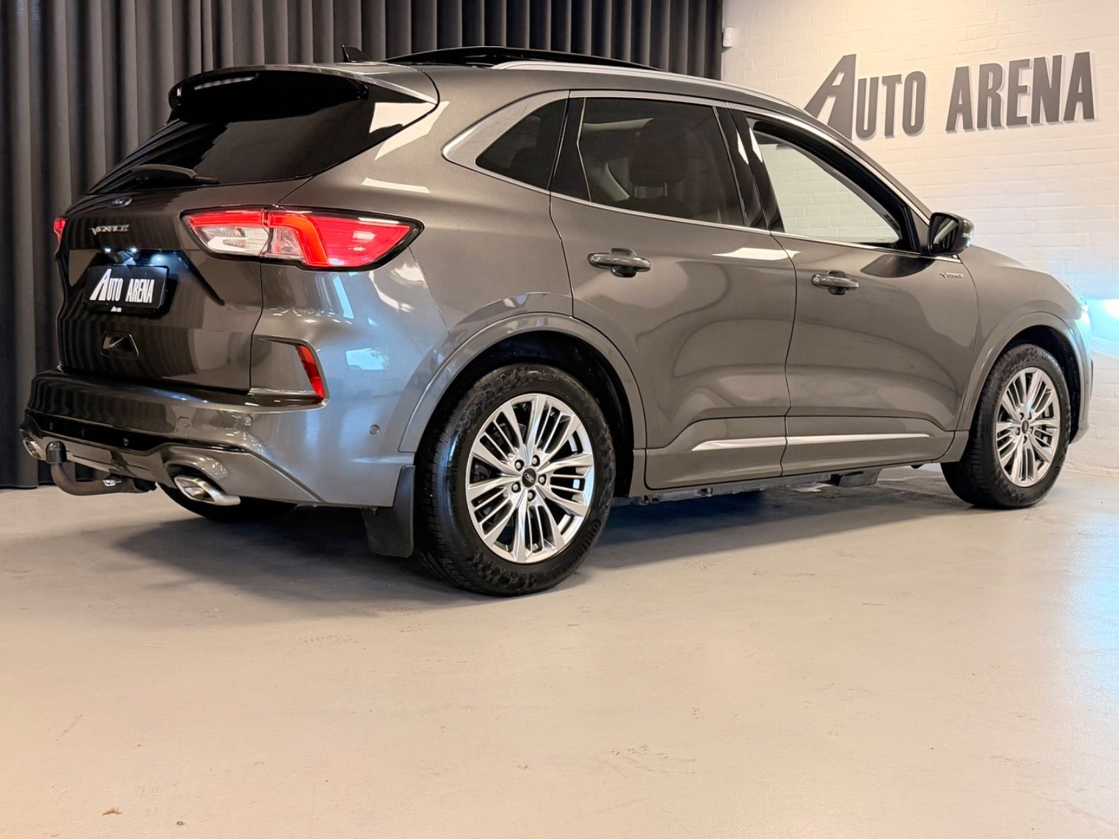 Grå Ford Kuga fra 2020