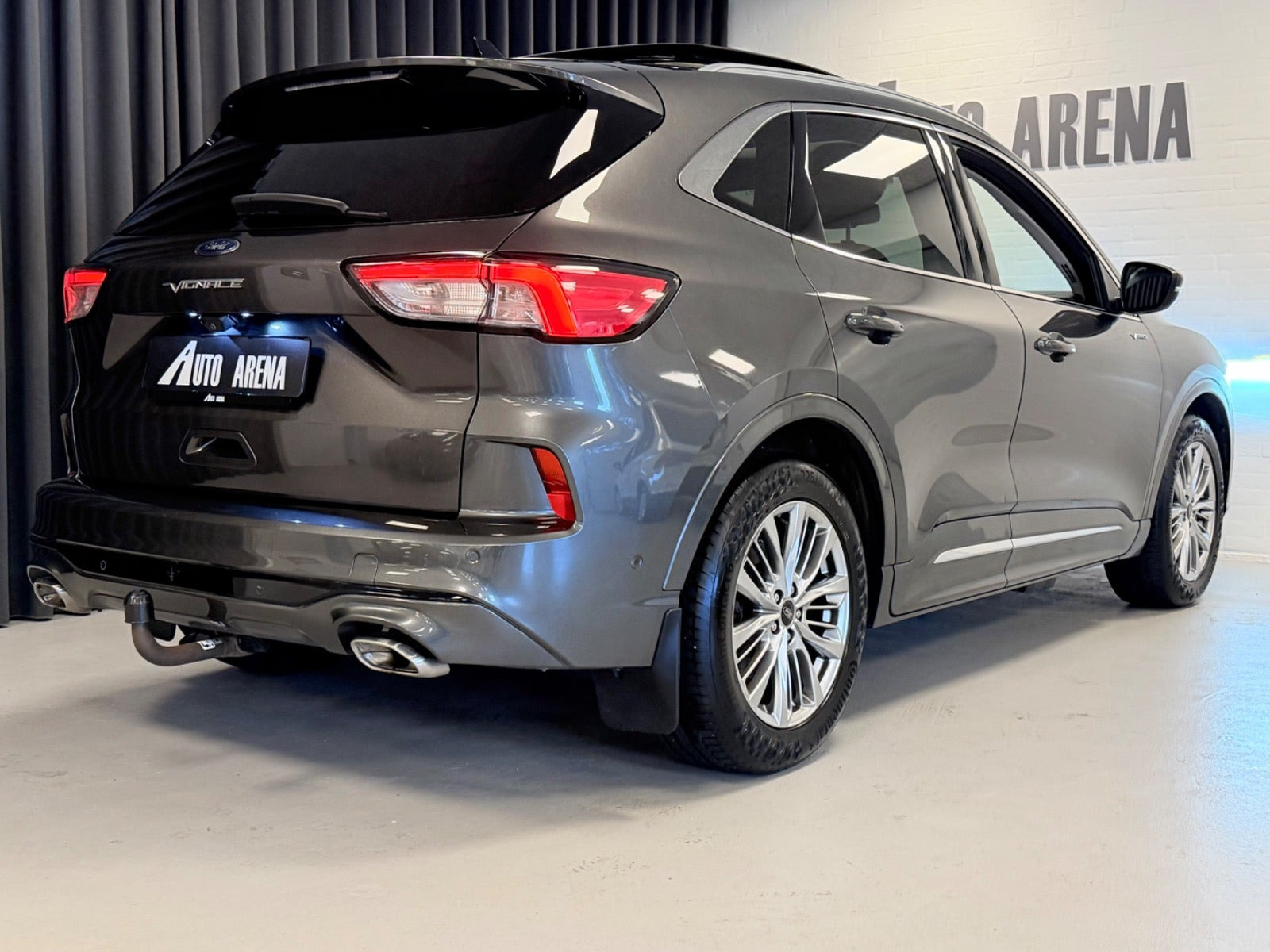 Grå Ford Kuga fra 2020