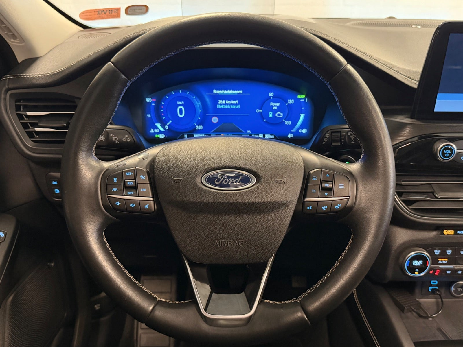 Grå Ford Kuga fra 2020