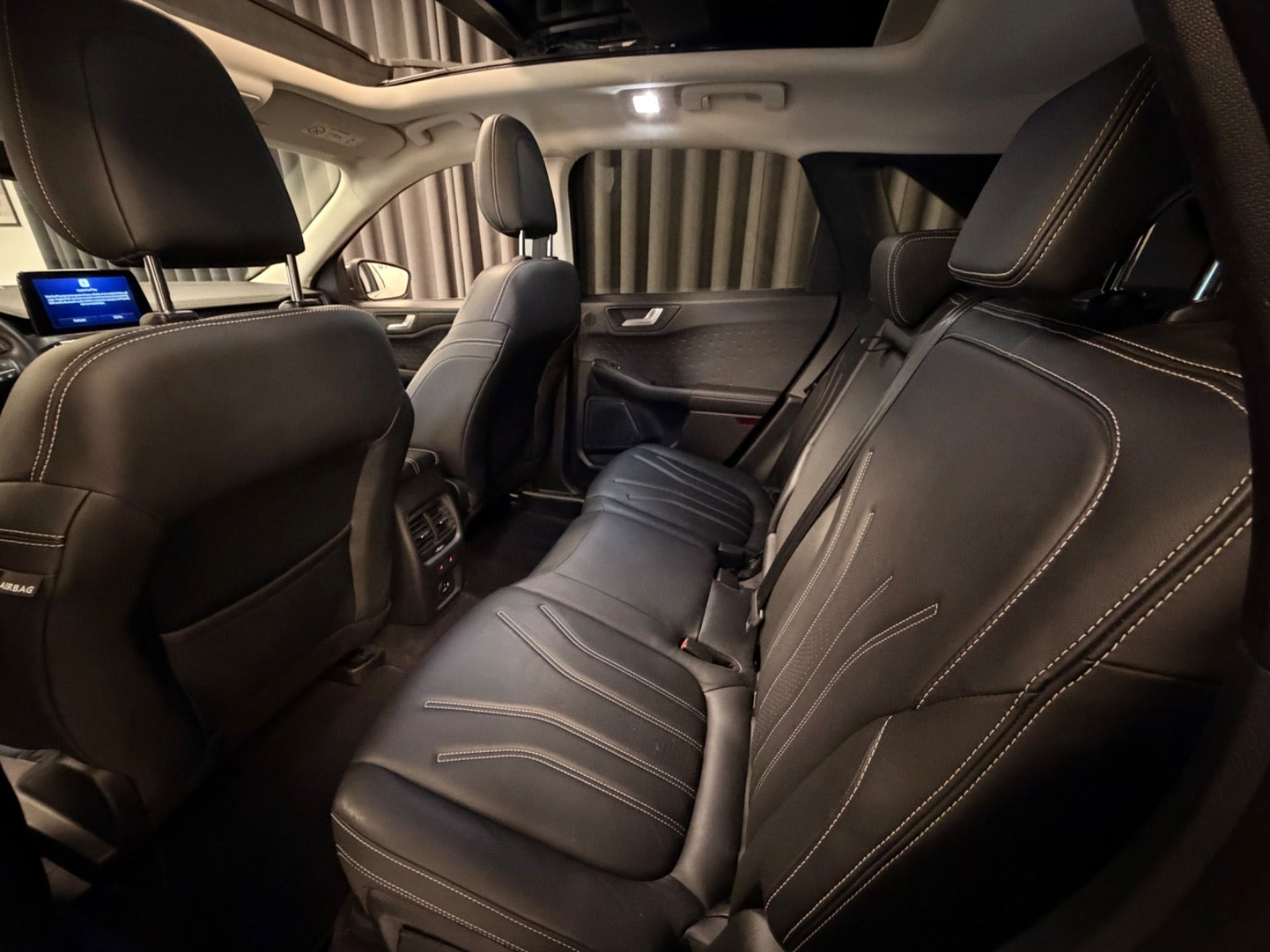 Grå Ford Kuga fra 2020