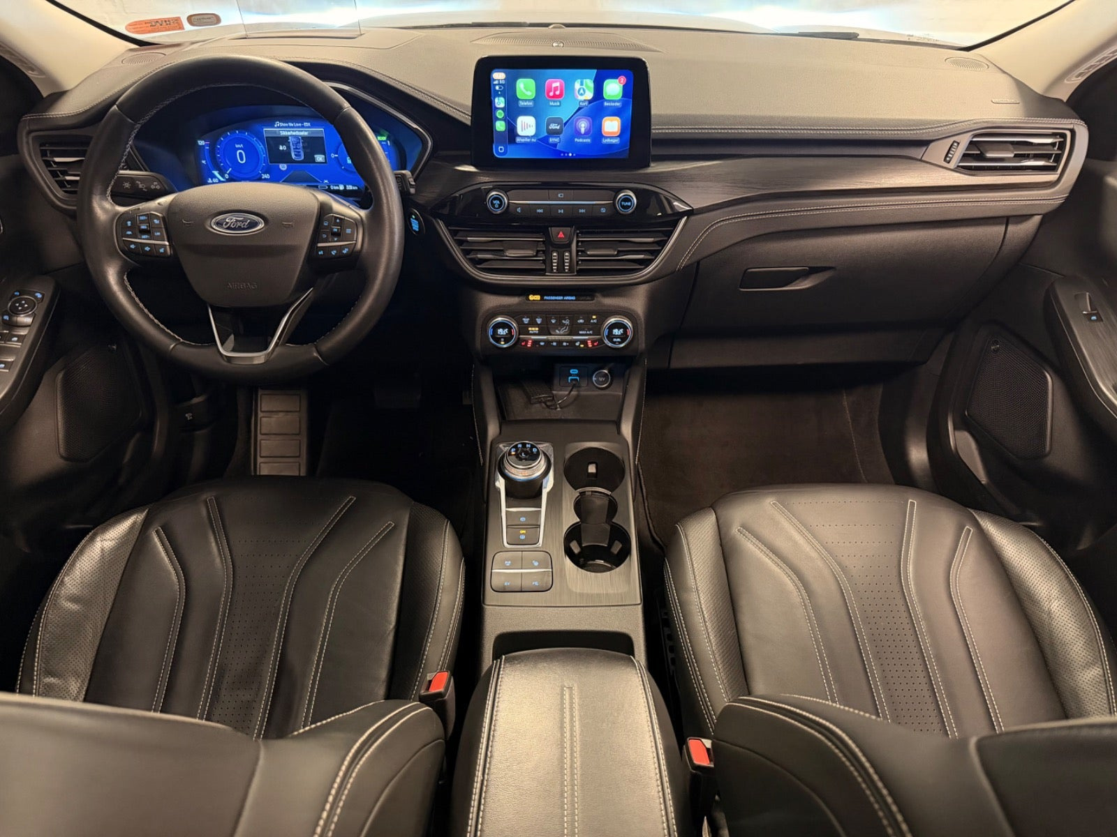 Grå Ford Kuga fra 2020
