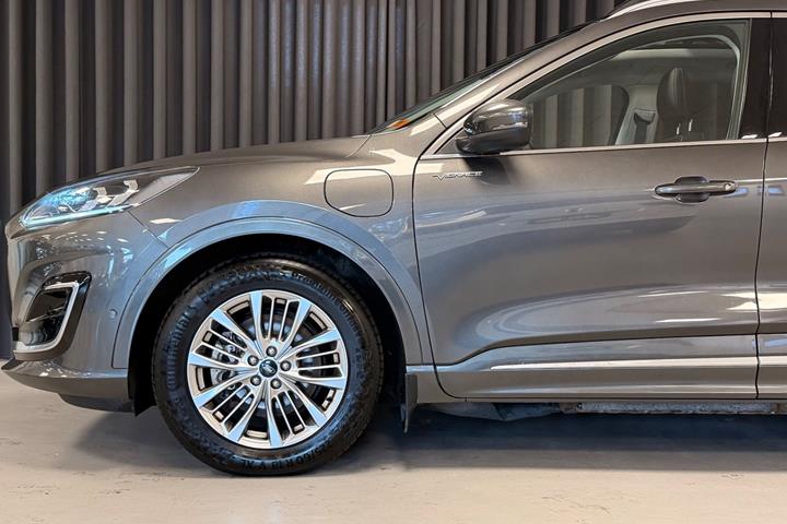 Grå Ford Kuga fra 2020