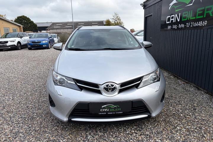Sølv Toyota Auris fra 2015