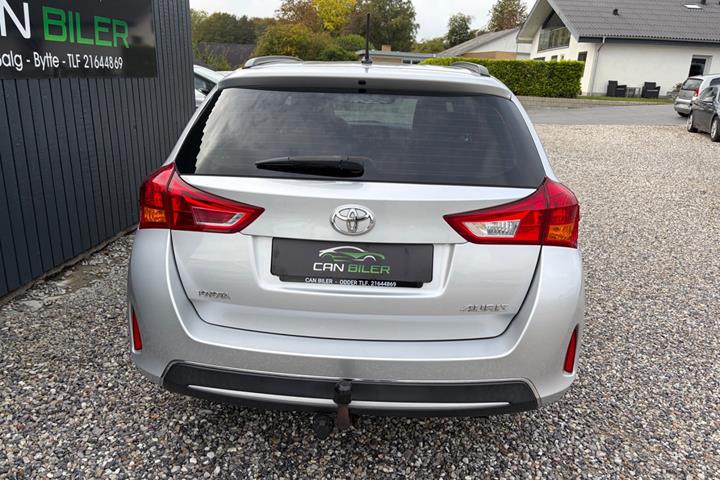 Sølv Toyota Auris fra 2015