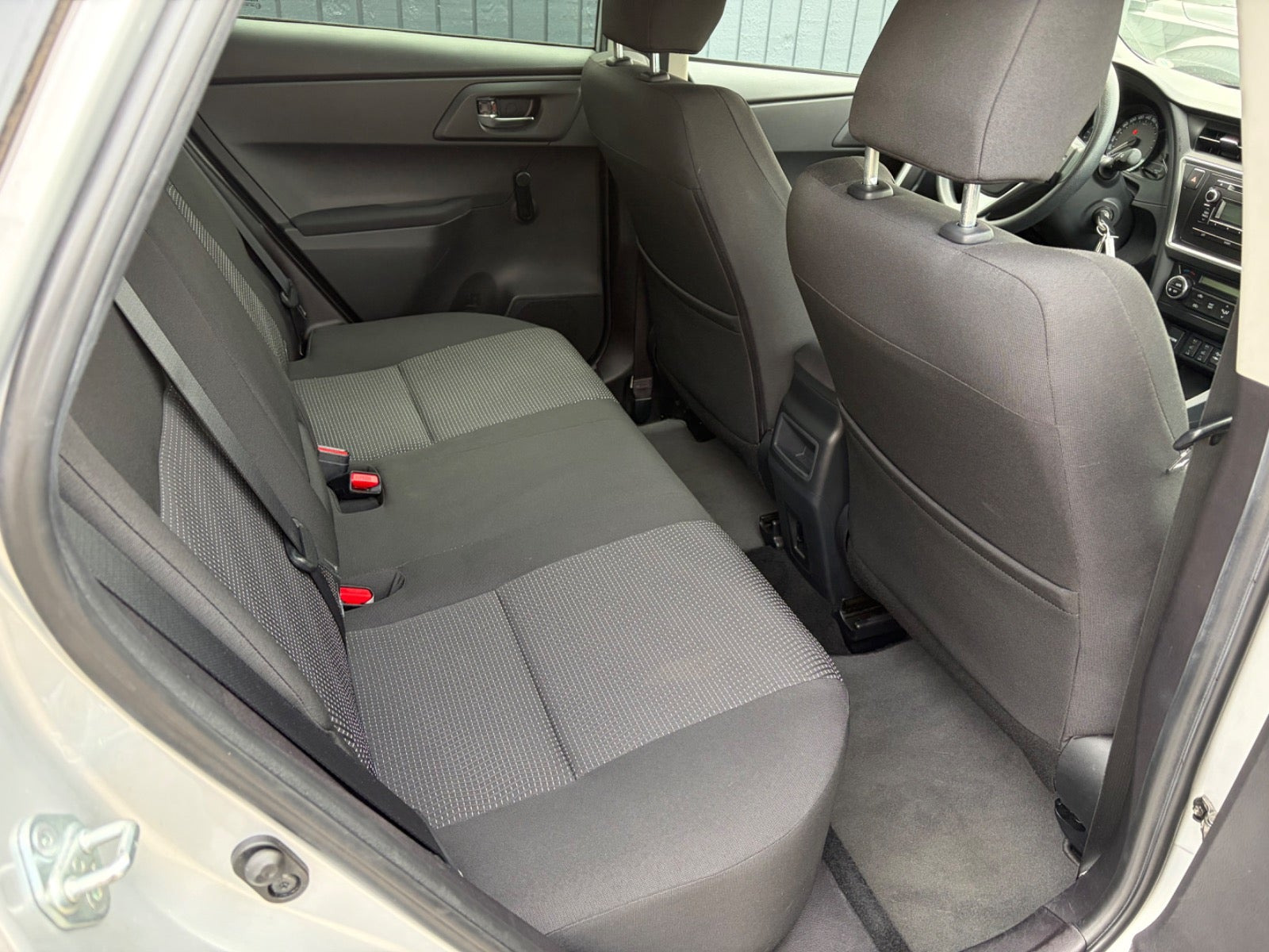 Sølv Toyota Auris fra 2015