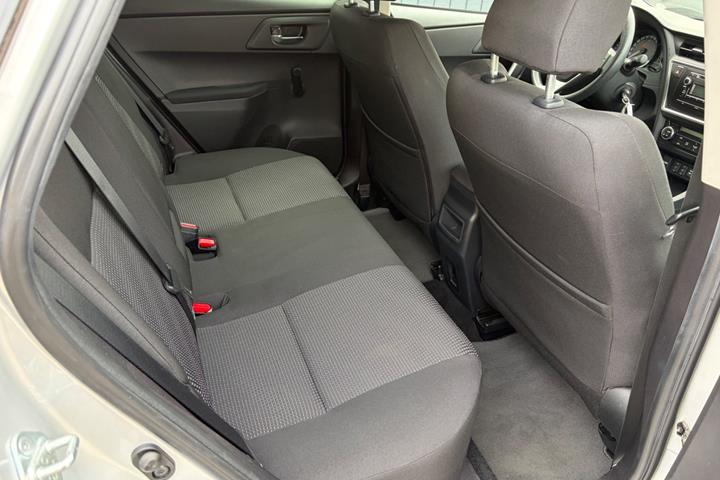 Sølv Toyota Auris fra 2015