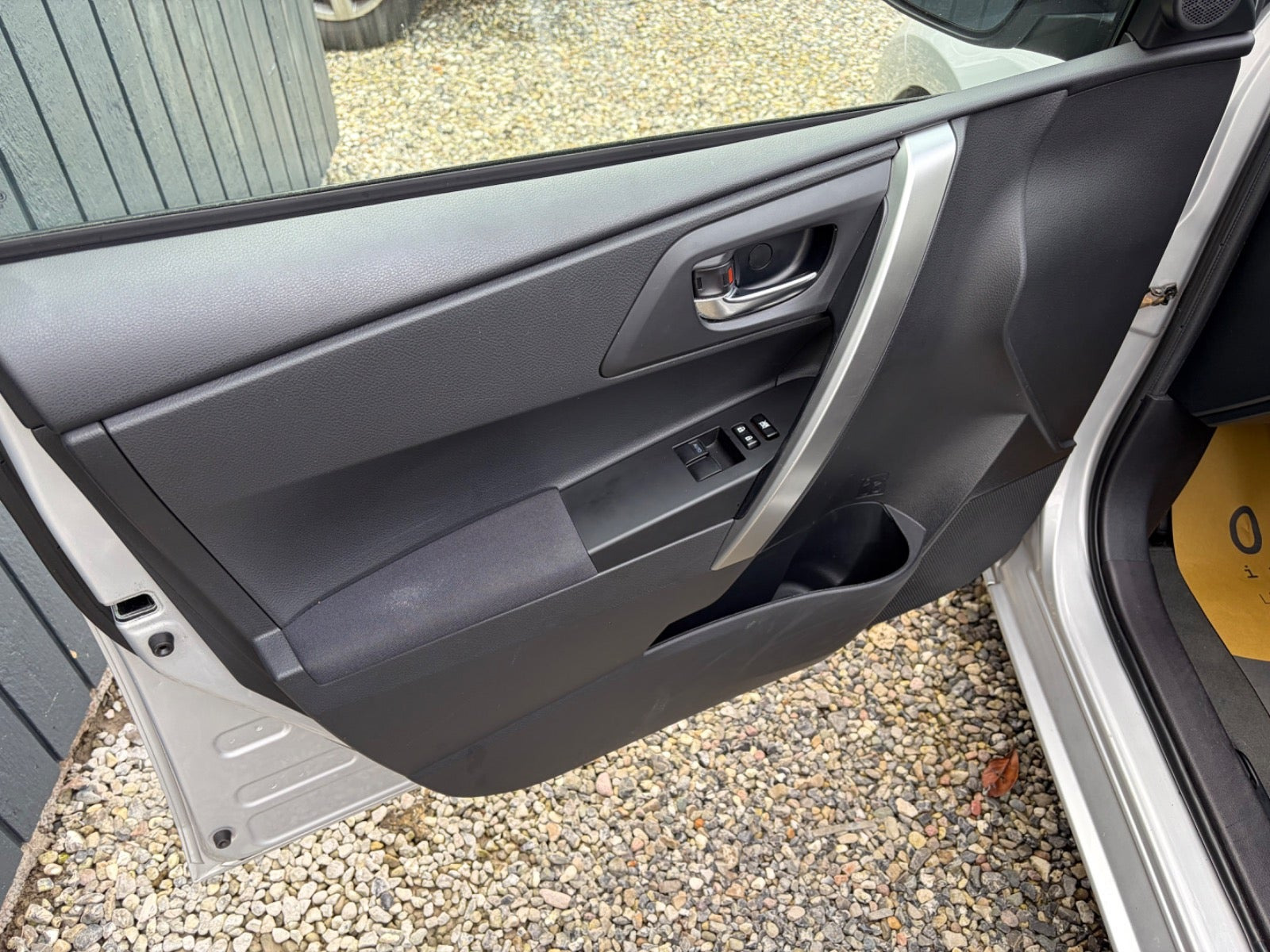 Sølv Toyota Auris fra 2015