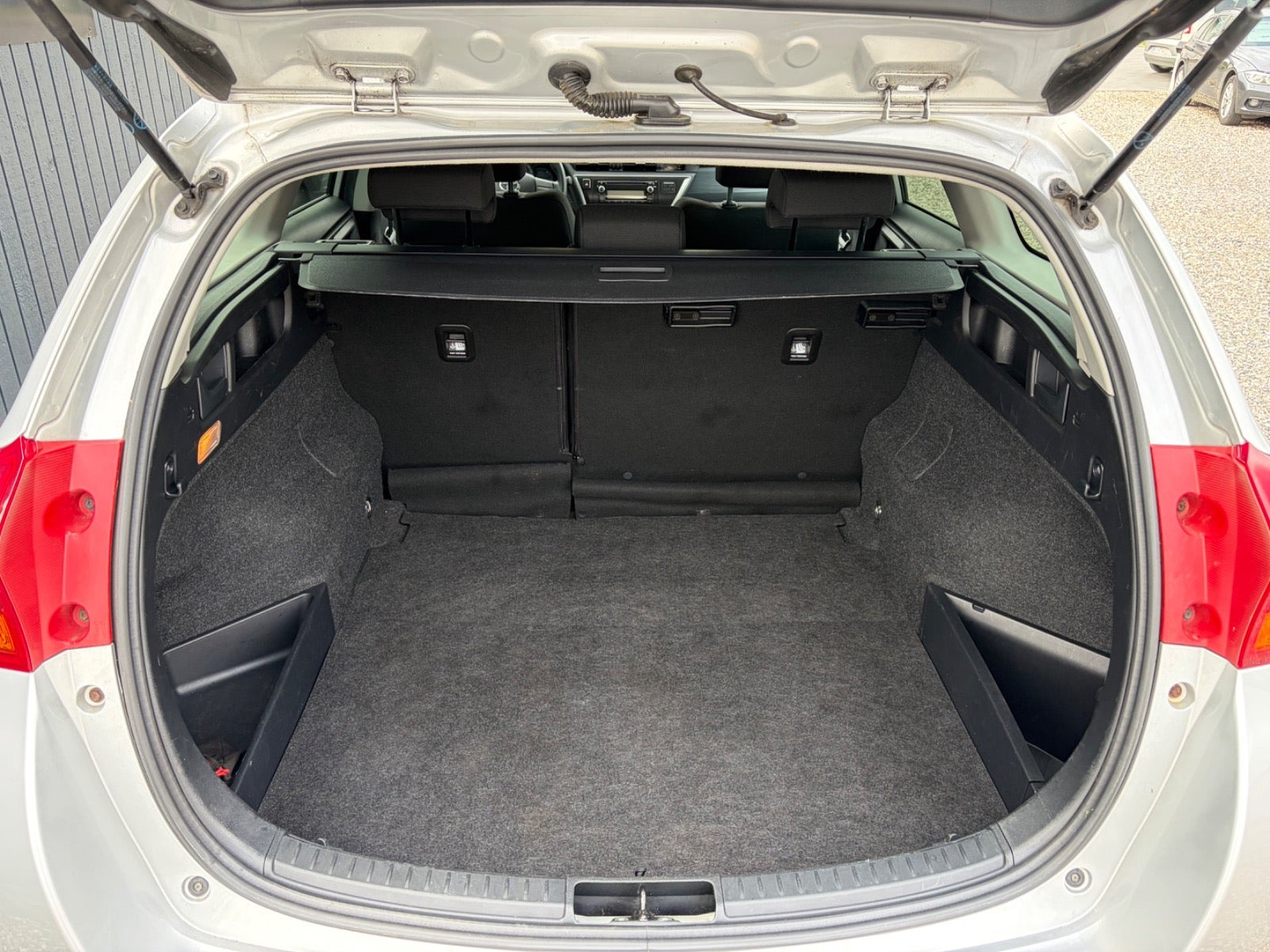 Sølv Toyota Auris fra 2015