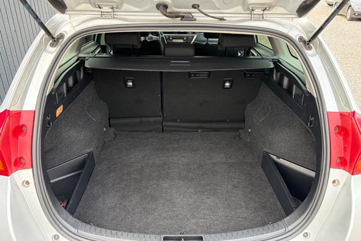 Sølv Toyota Auris fra 2015