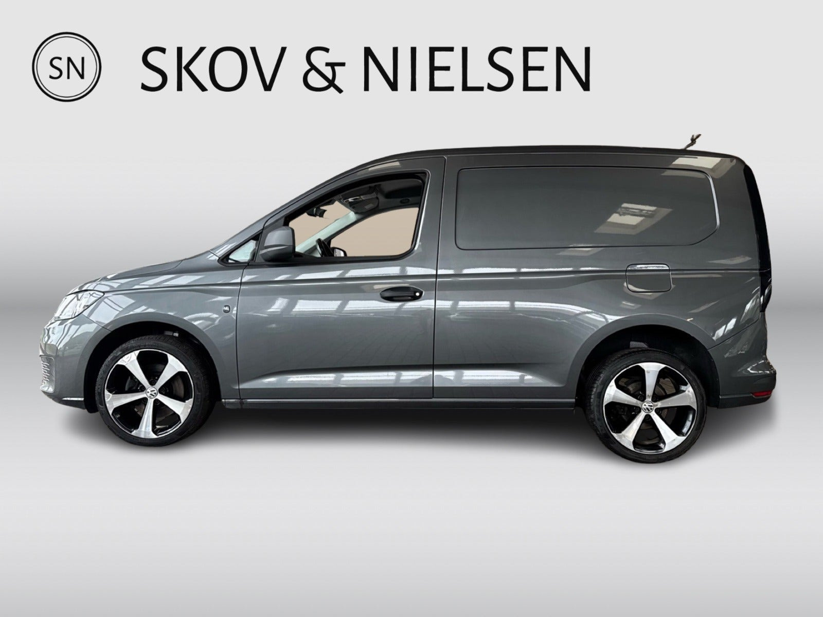 Grå VW Caddy fra 2021
