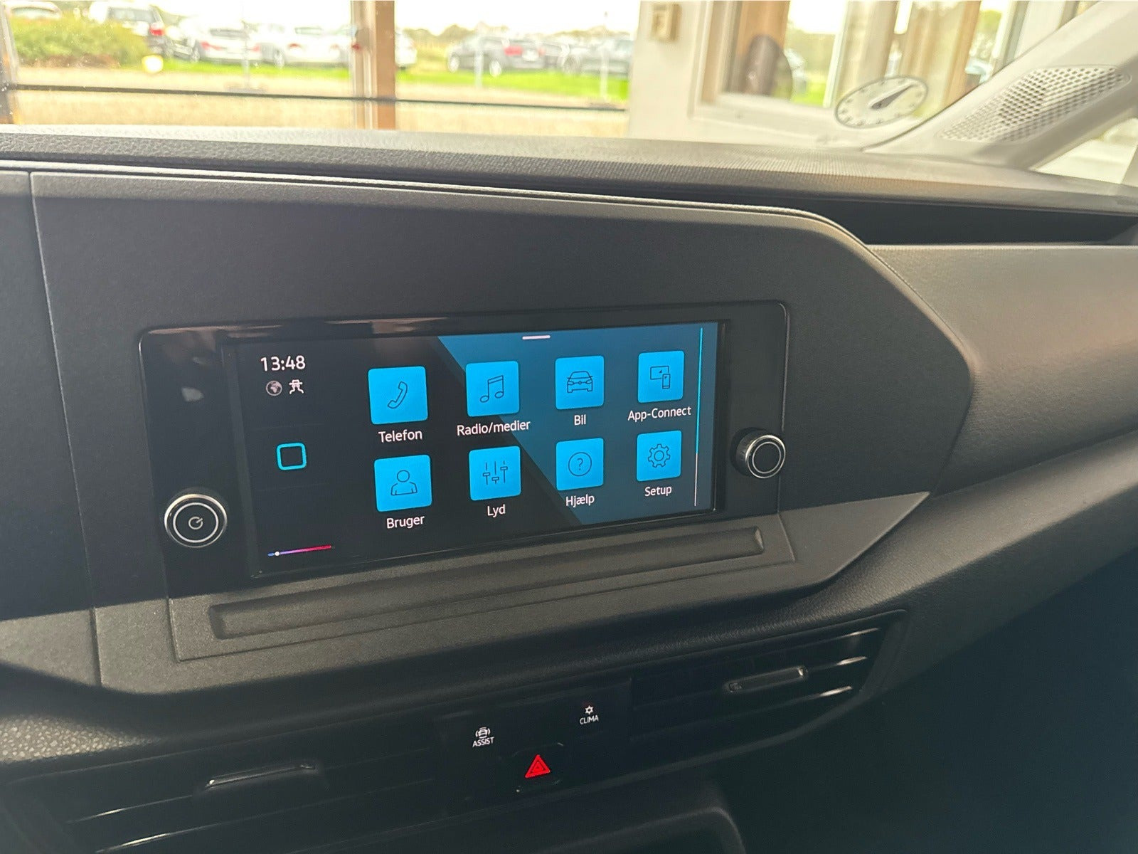 Grå VW Caddy fra 2021