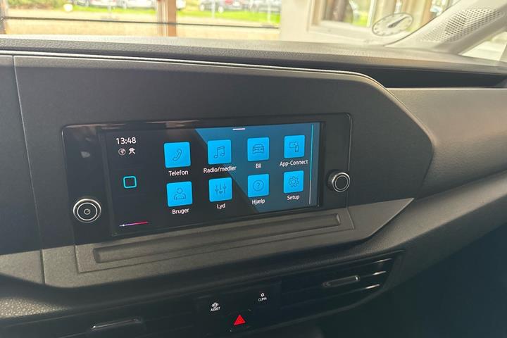 Grå VW Caddy fra 2021