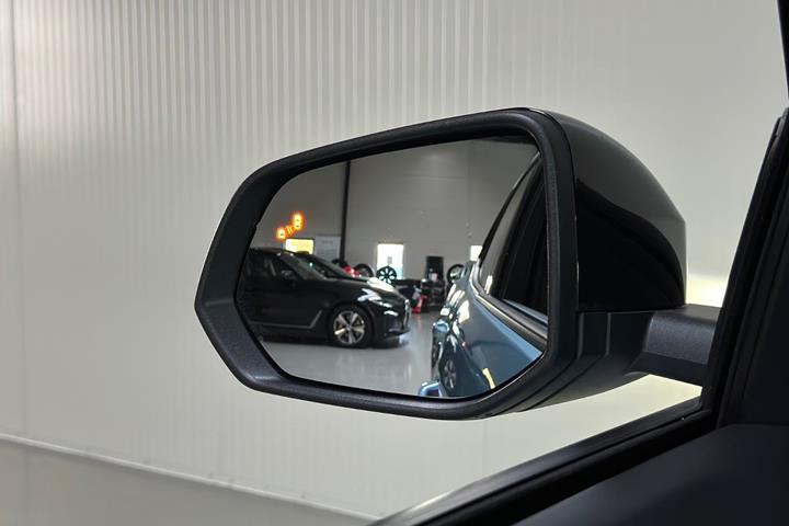 Blå Ford Explorer fra 2025