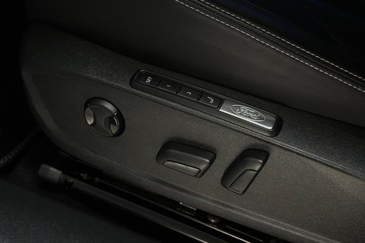 Blå Ford Explorer fra 2025