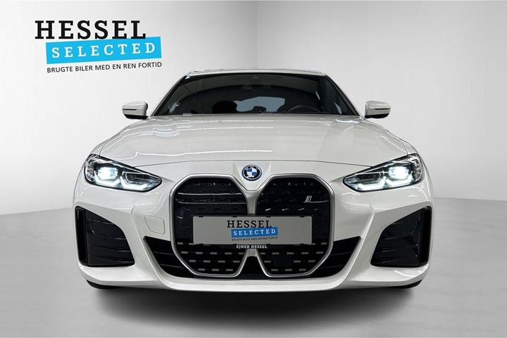 Hvid BMW i4 fra 2024