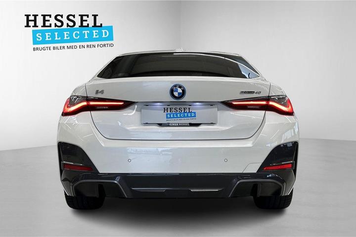 Hvid BMW i4 fra 2024