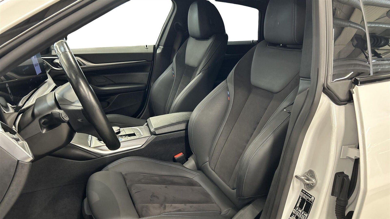 Hvid BMW i4 fra 2024