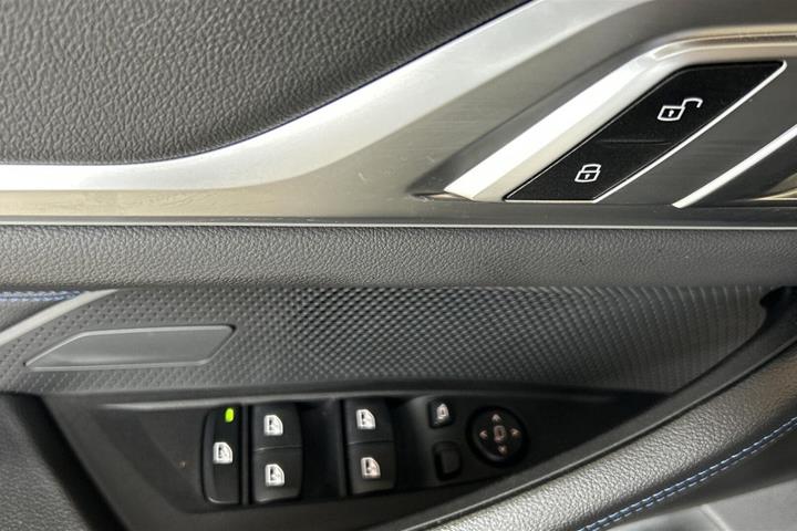 Hvid BMW i4 fra 2024