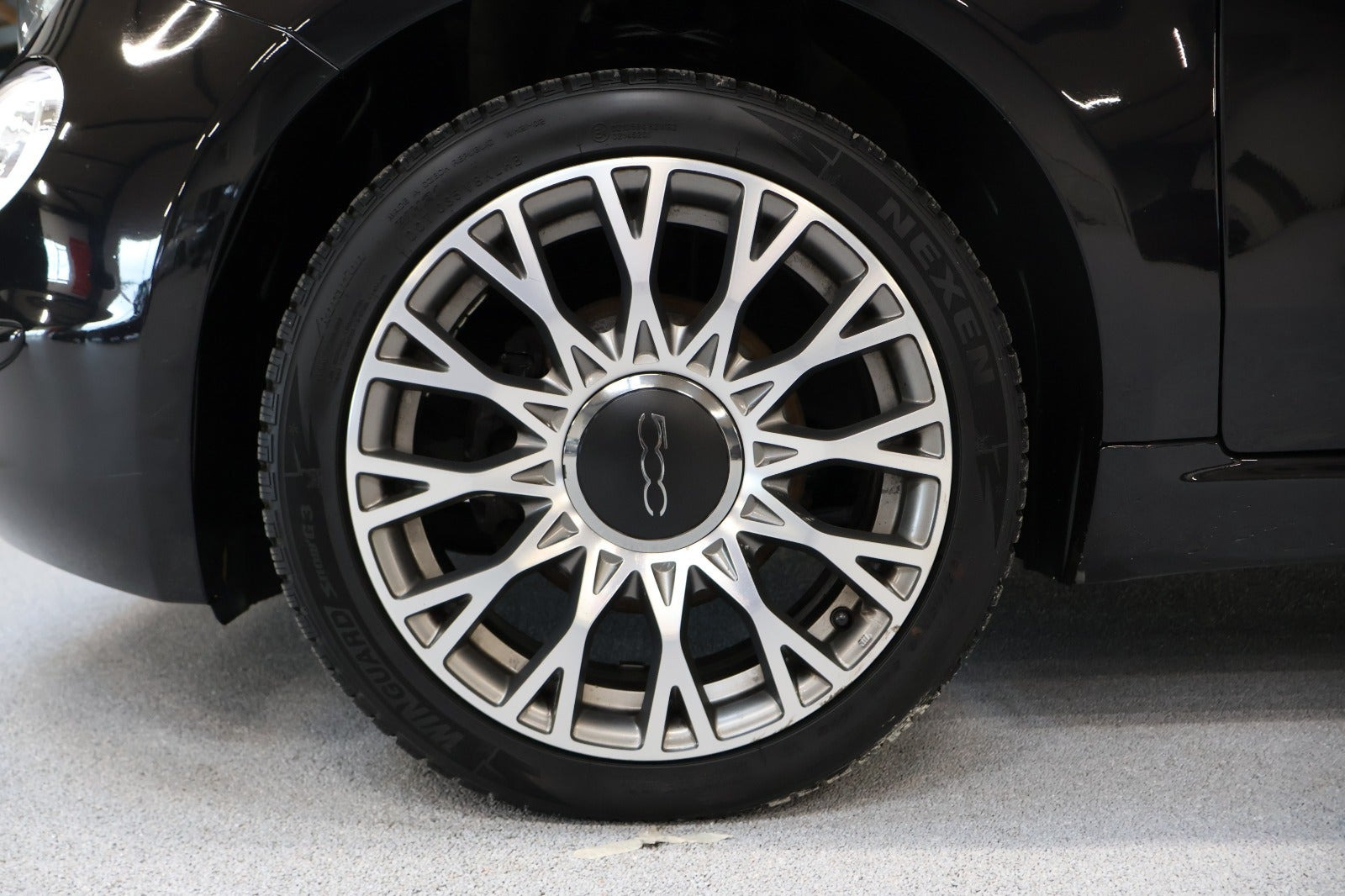 Sort Fiat 500 fra 2018