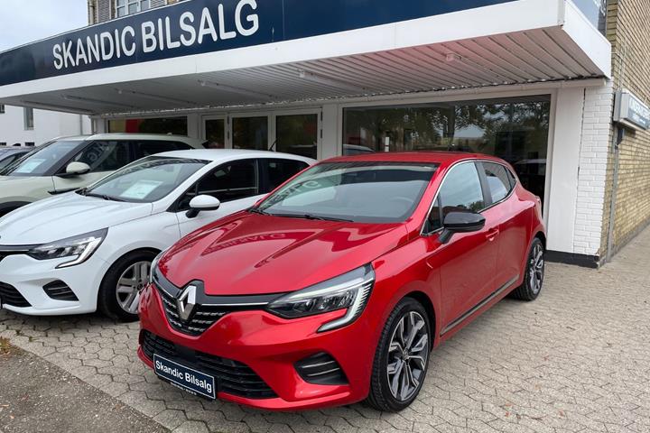 Rød Renault Clio V fra 2020