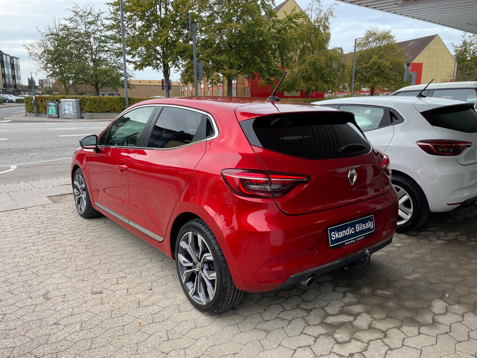 Rød Renault Clio V fra 2020